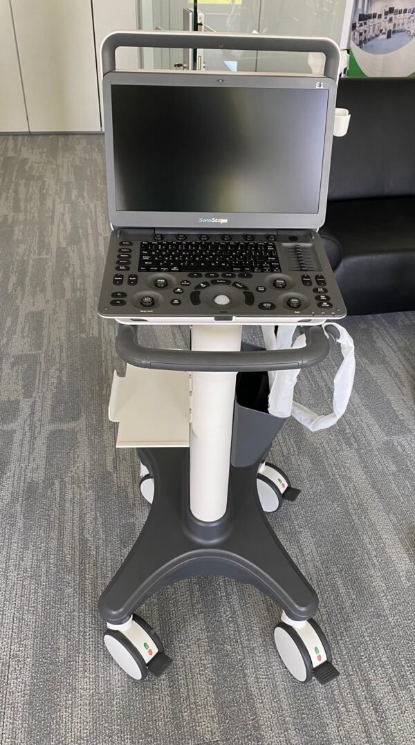 Sonosvcape E1 Schwarz-Weiss -Laptopsystem mit Gerätewagen und Trolley